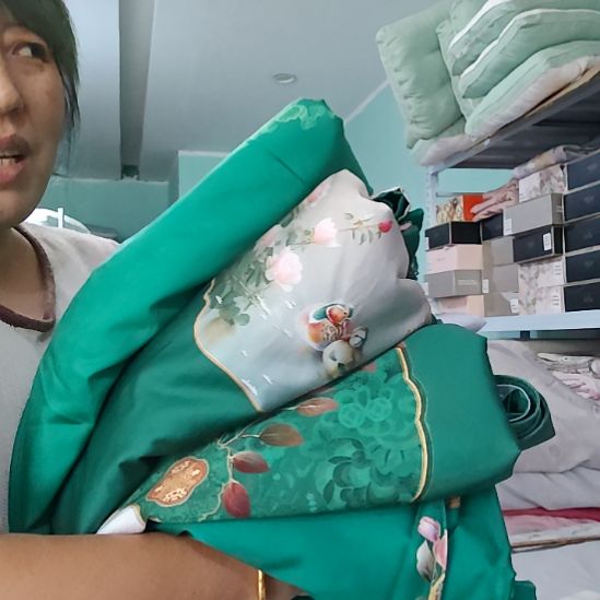 棉高端大床双人四件套，绿色花型水晶。