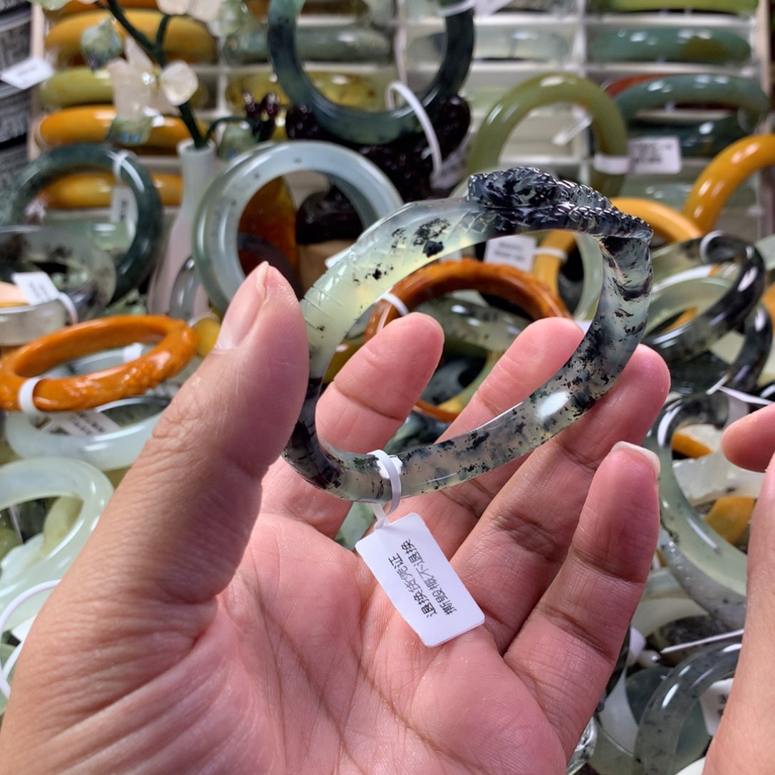 蛇纹石玉手镯未镶嵌祝*生