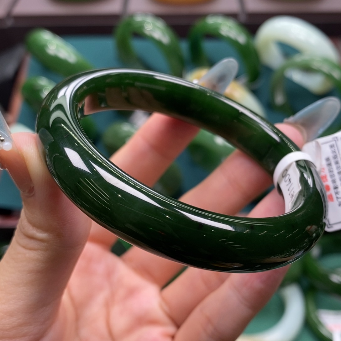 和田玉（碧玉）未镶嵌手镯5657