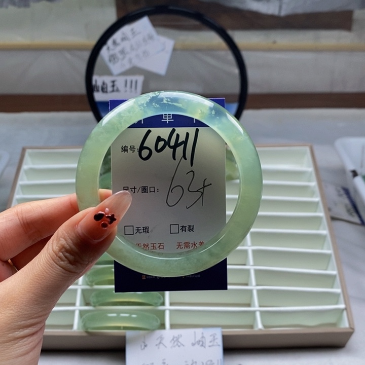 蛇纹石玉手镯未镶嵌