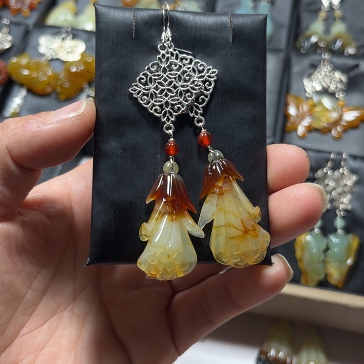 蛇纹石玉未镶嵌耳饰