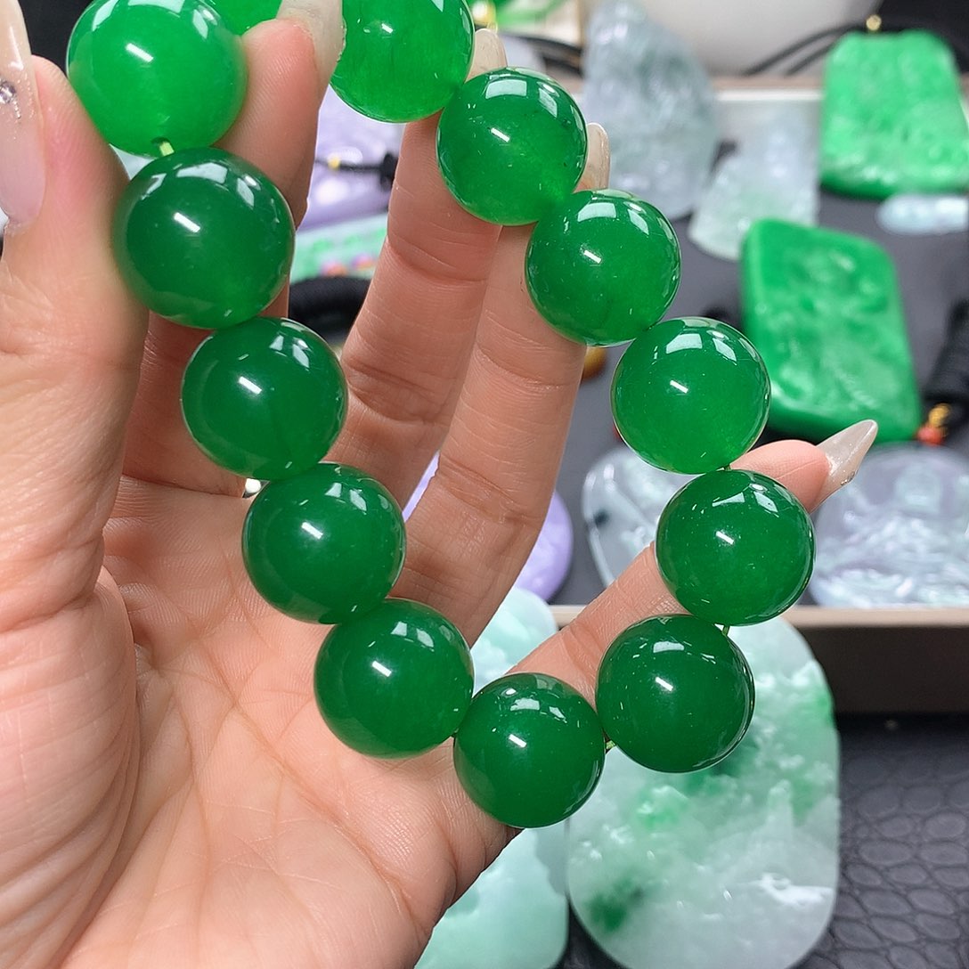 翡翠吊坠(赠链)未镶嵌