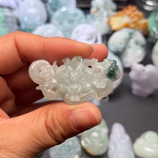 翡翠未镶嵌颈饰翡翠