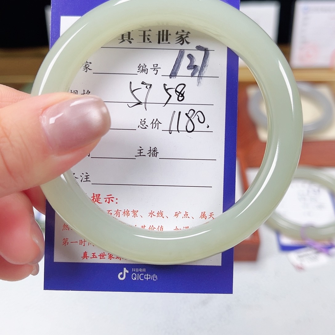 和田玉手镯未镶嵌