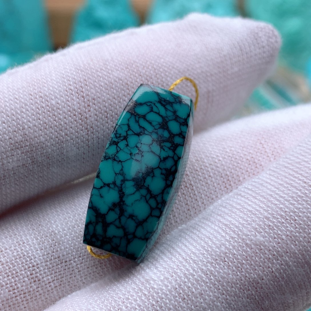 绿松石颈饰未镶嵌