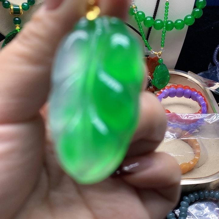 翡翠颈饰未镶嵌吊坠