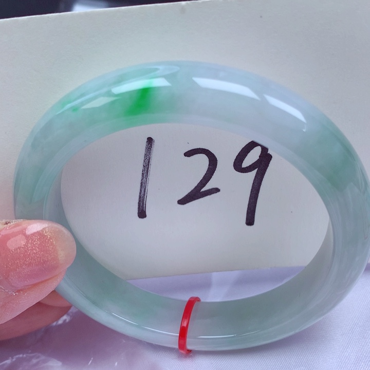 翡翠手镯未镶嵌翡翠