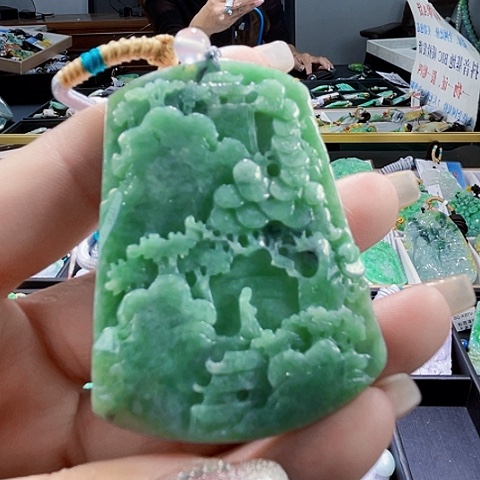 颈饰未镶嵌翡翠一个