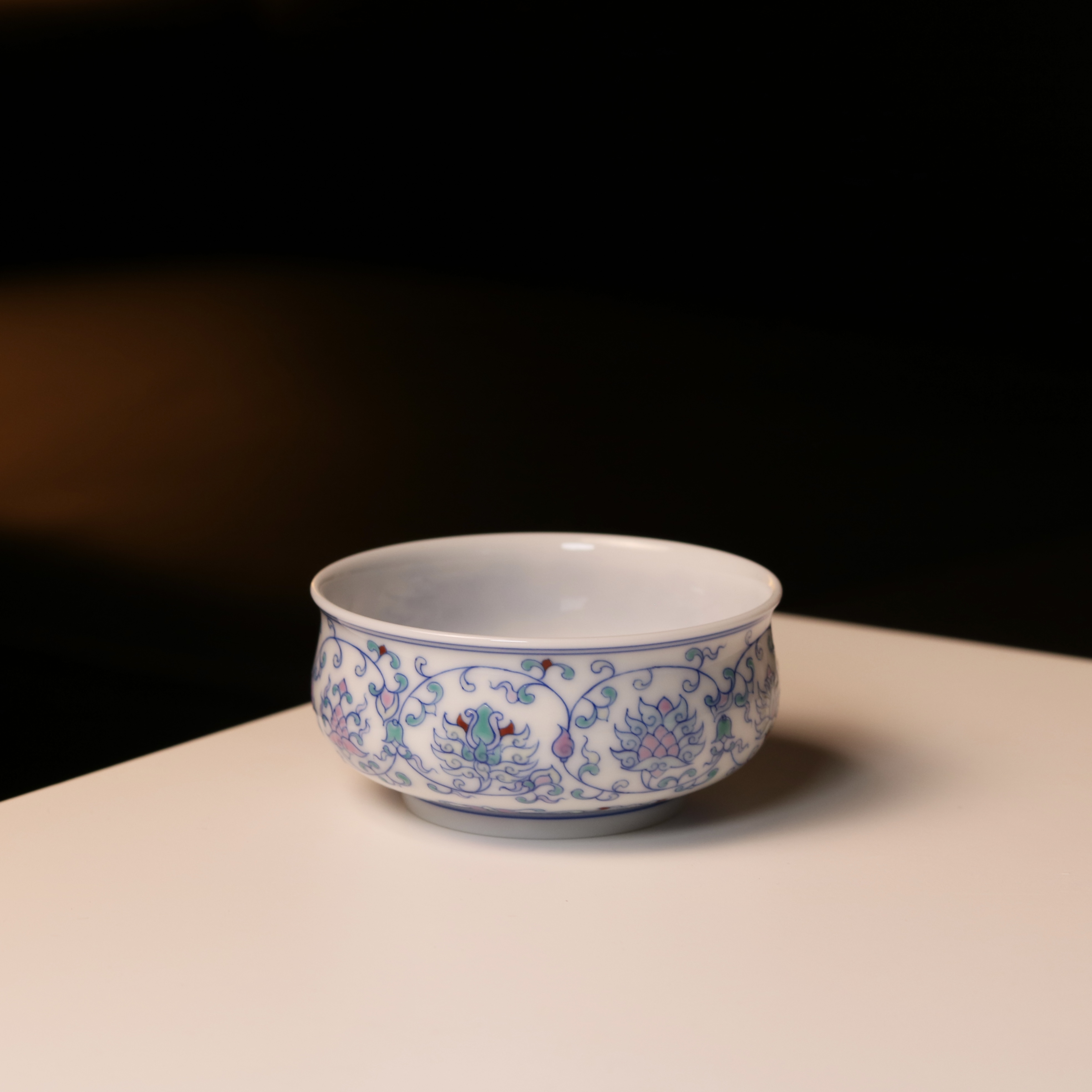 舒月观风 景德镇斗彩手绘缠枝莲炉式茶杯主人杯 100cc