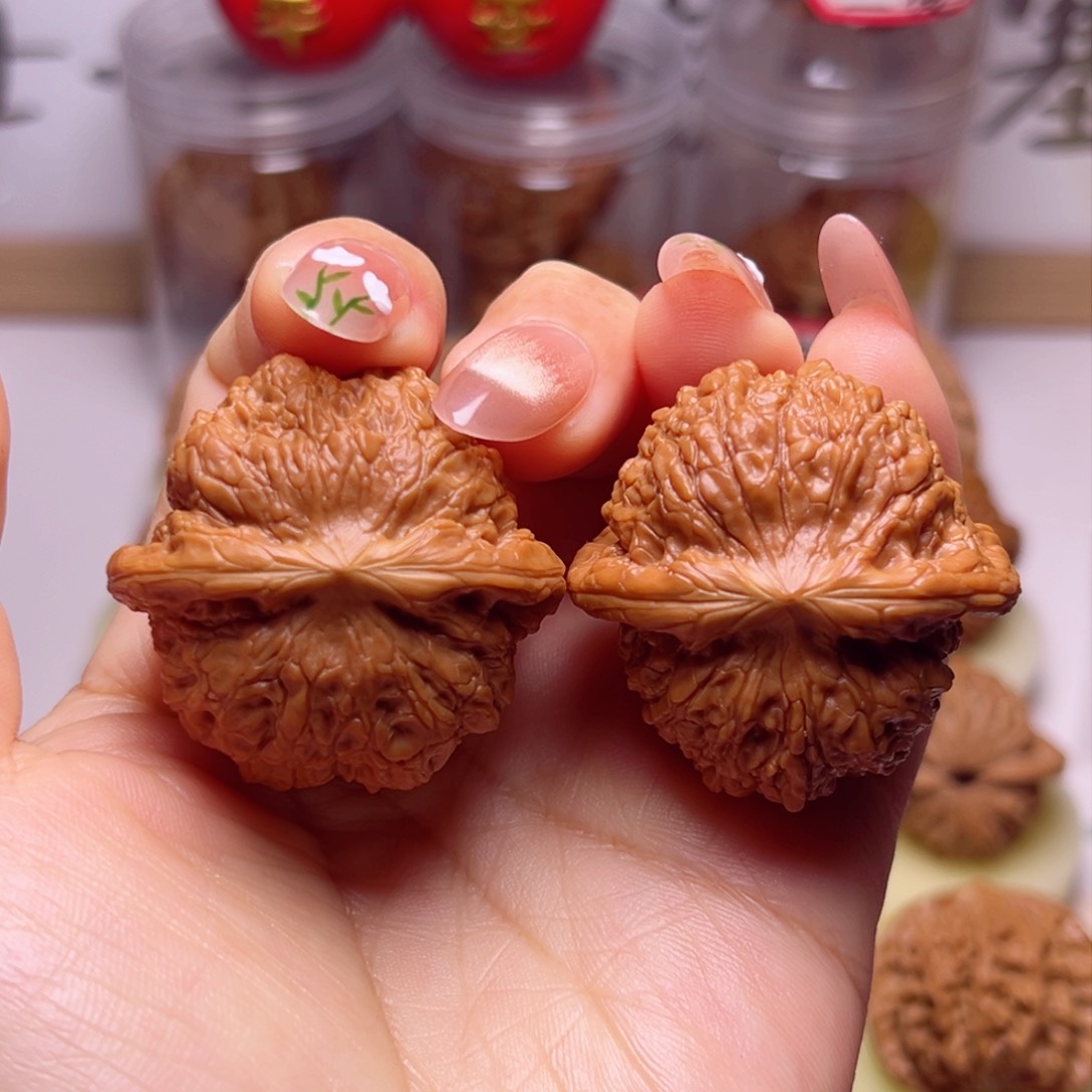 文玩核桃吊坠39尺血麒麟