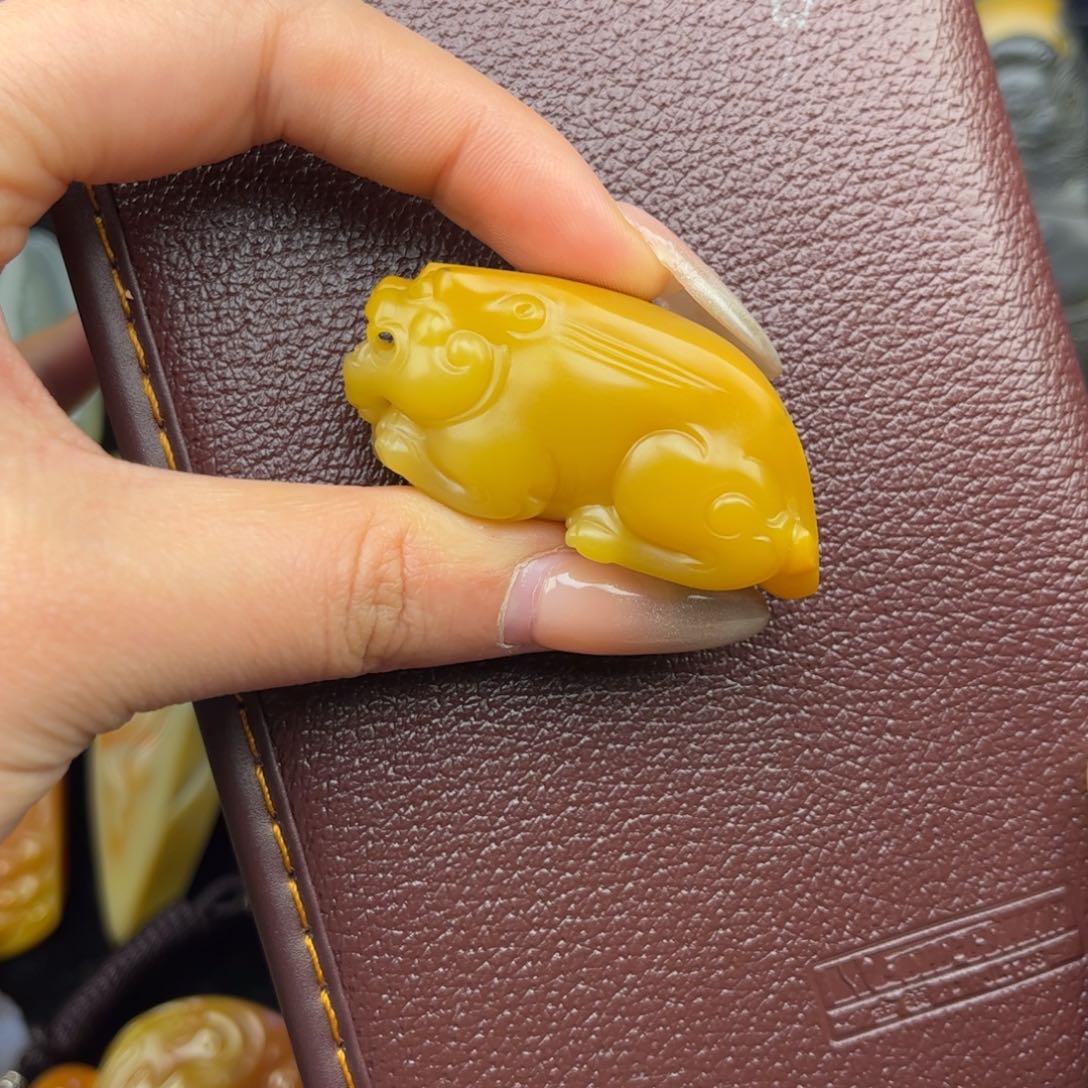 石英质玉黄蜡石吊坠未镶嵌擎*