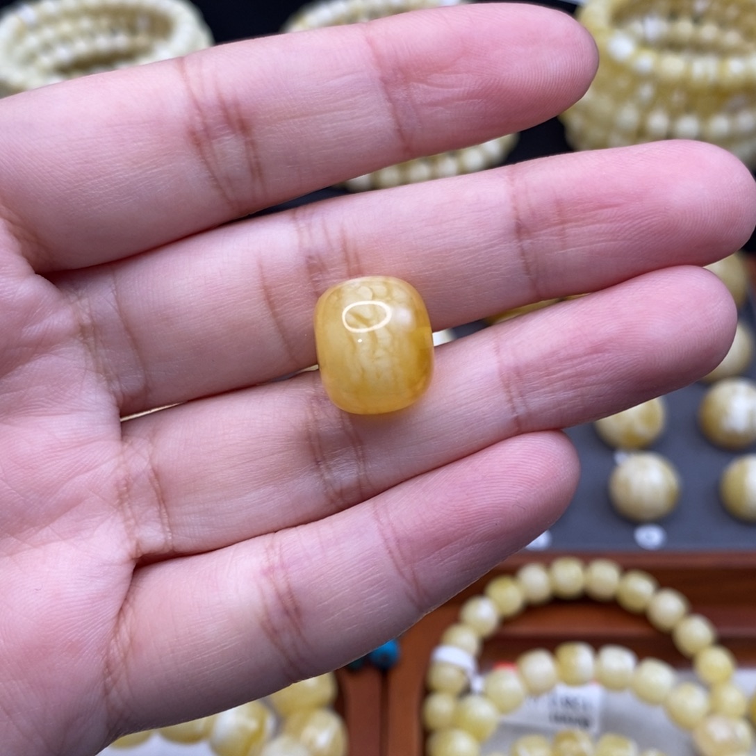 ****蜜蜡未镶嵌珠宝奇石