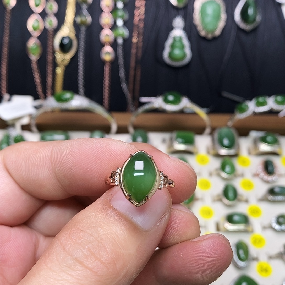 银S925镶嵌戒指和田玉（碧玉）