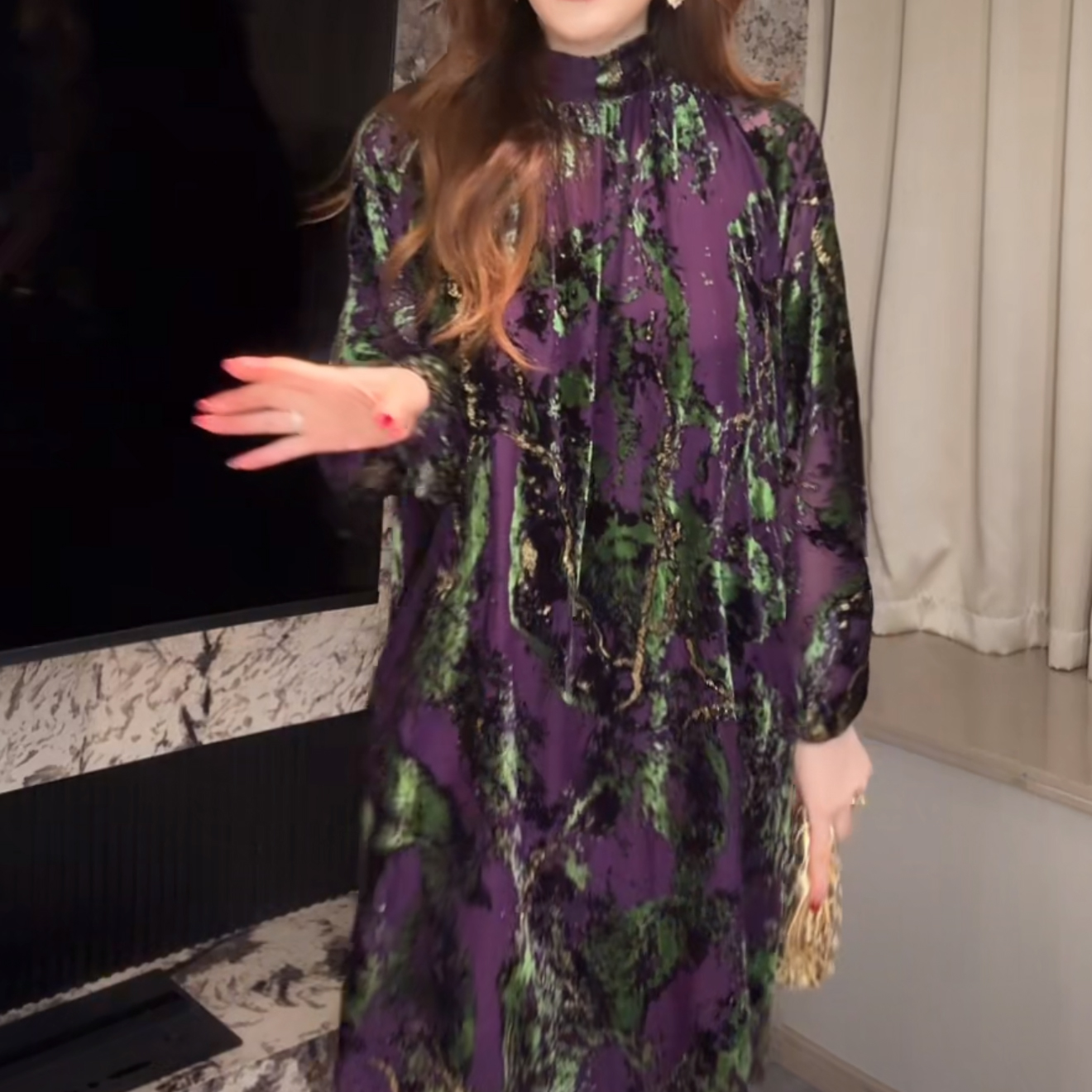 【奢也】高级感紫色烧花工艺显瘦在遮肉连衣裙