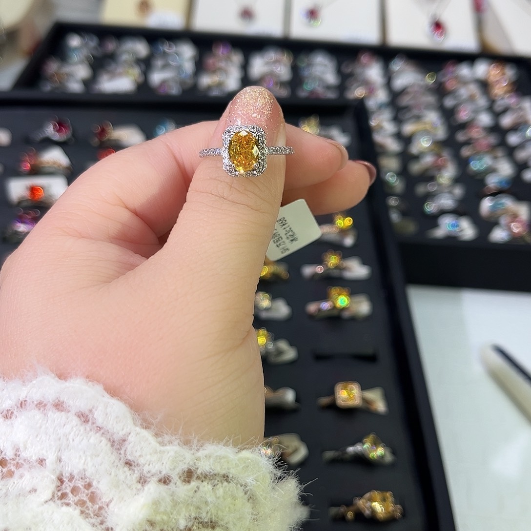 莫桑石非金属SH K白微镶方包深黄冰花鸽子蛋两卡-14