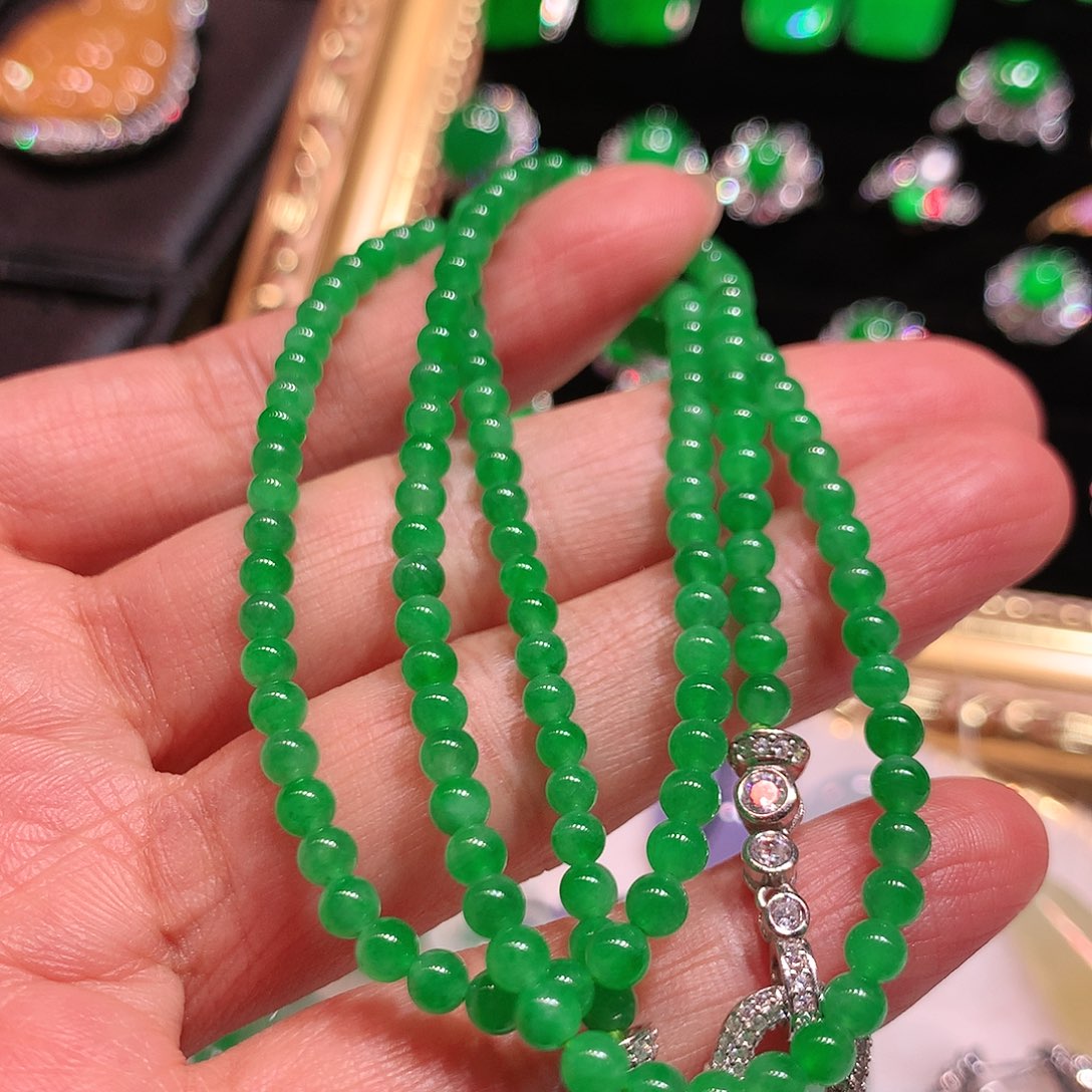 颈饰未镶嵌翡翠珠子