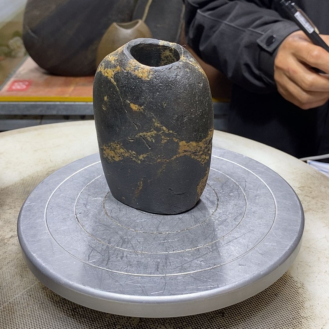 和***子石头花瓶非常漂亮哦