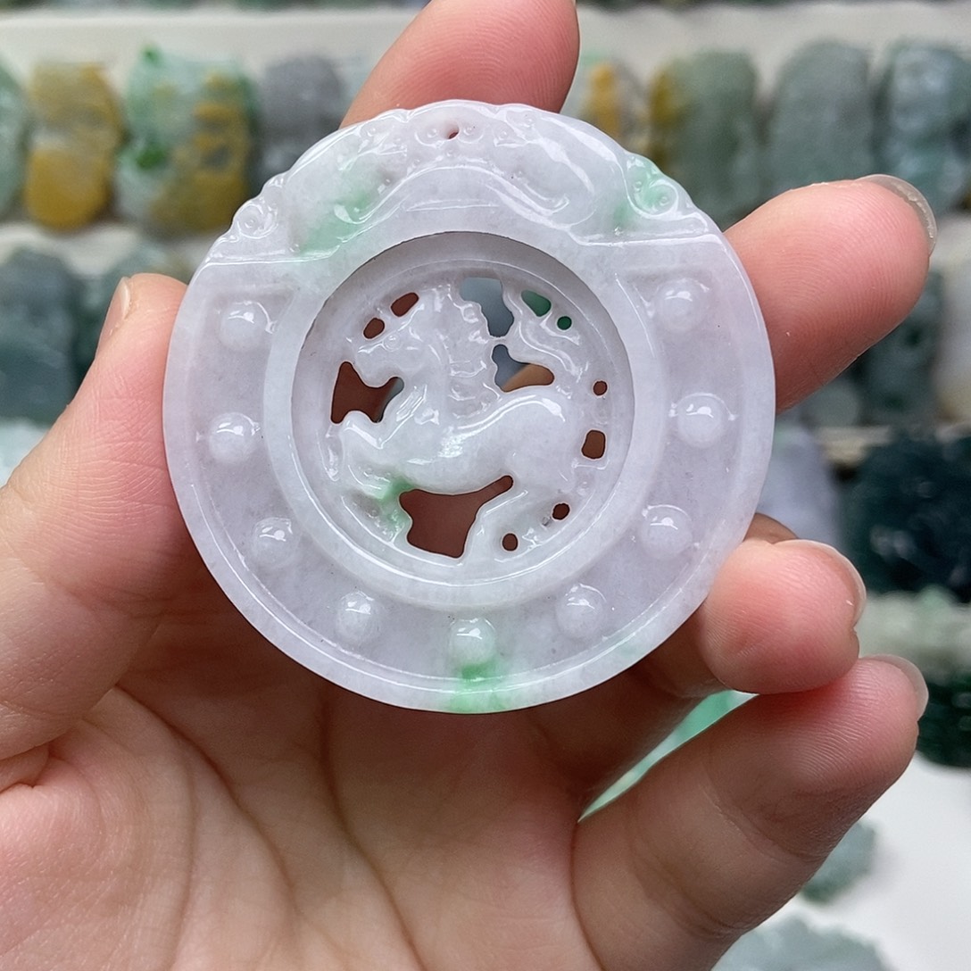 翡翠未镶嵌吊坠(赠链)