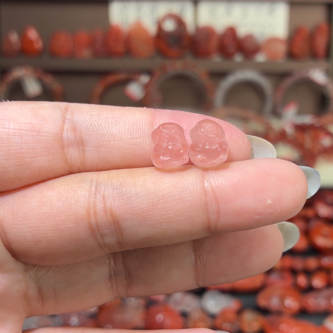 南红玛瑙未镶嵌颈饰冰粉8咪爱心兔一对