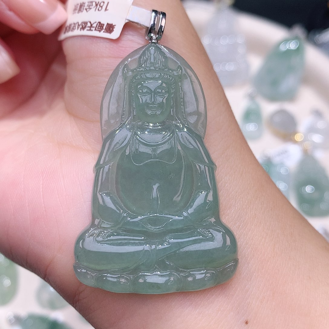 颈饰18K金镶嵌翡翠观音