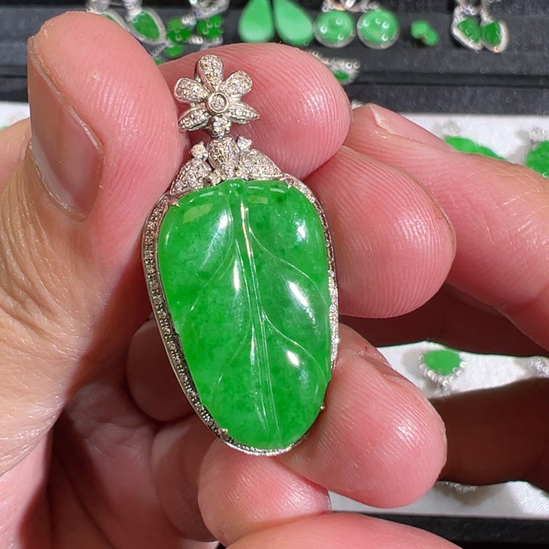 【闪购商品】翡翠吊坠(不含链)18K金镶嵌