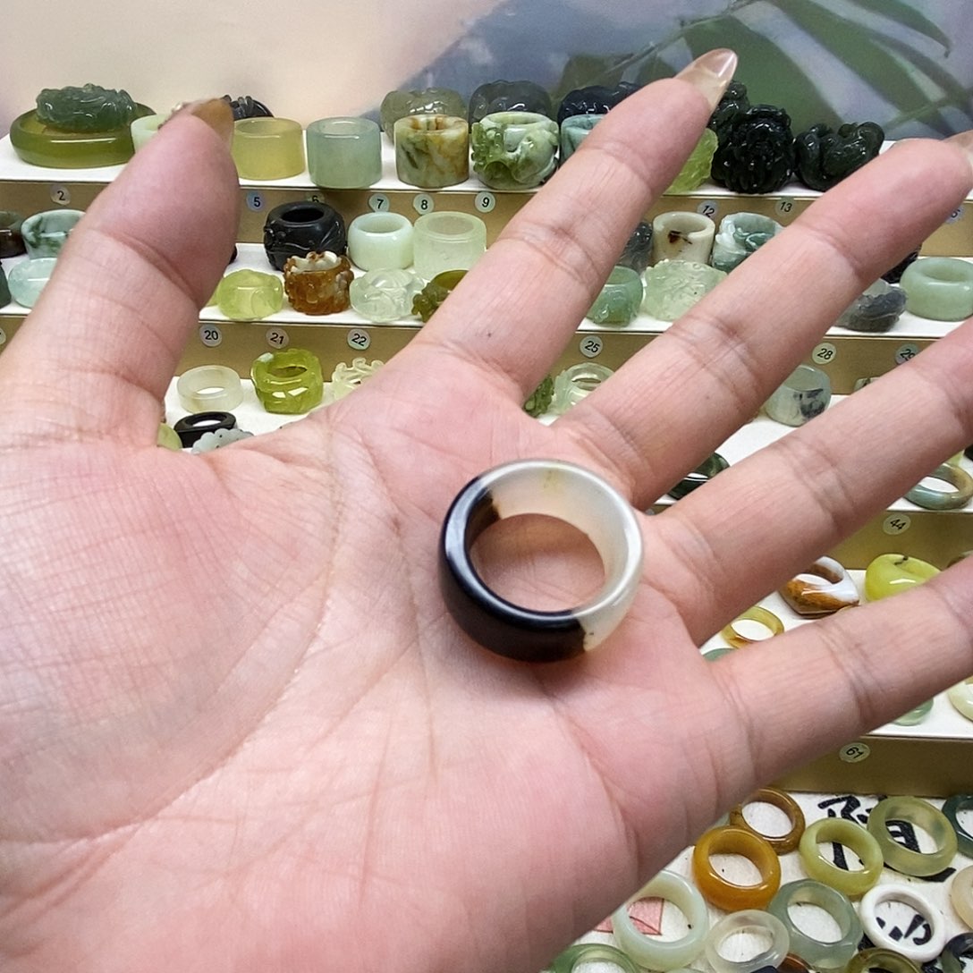 鄢***岫玉未镶嵌天然玉石戒指
