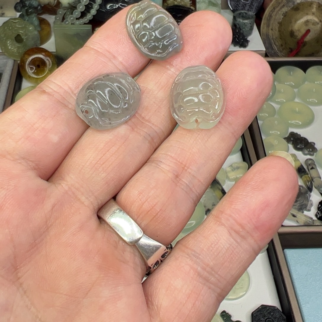 珍***我岫玉未镶嵌颈饰3个岫玉