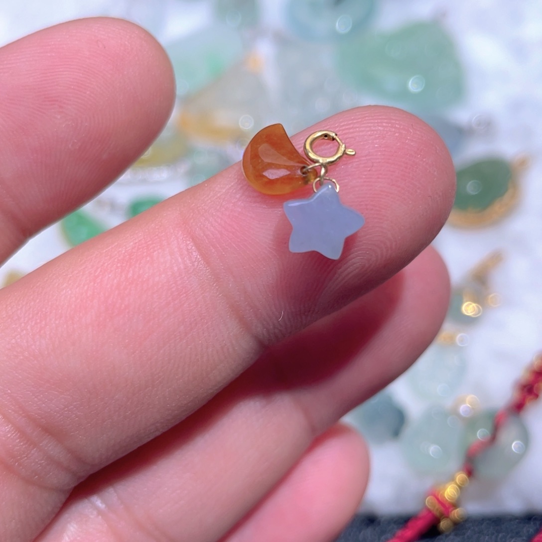 颈饰18K金镶嵌翡翠