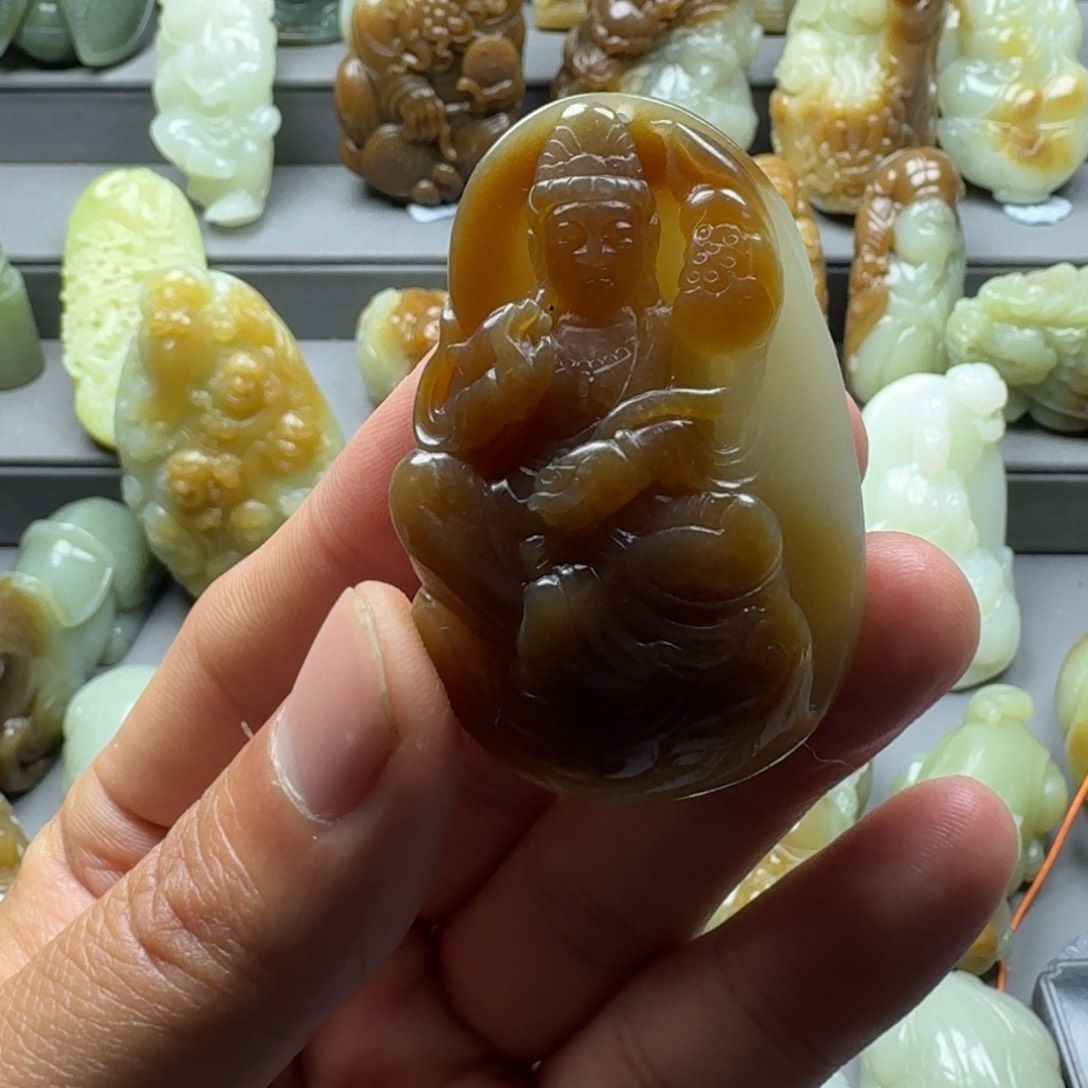 和田玉挂件未镶嵌回**看