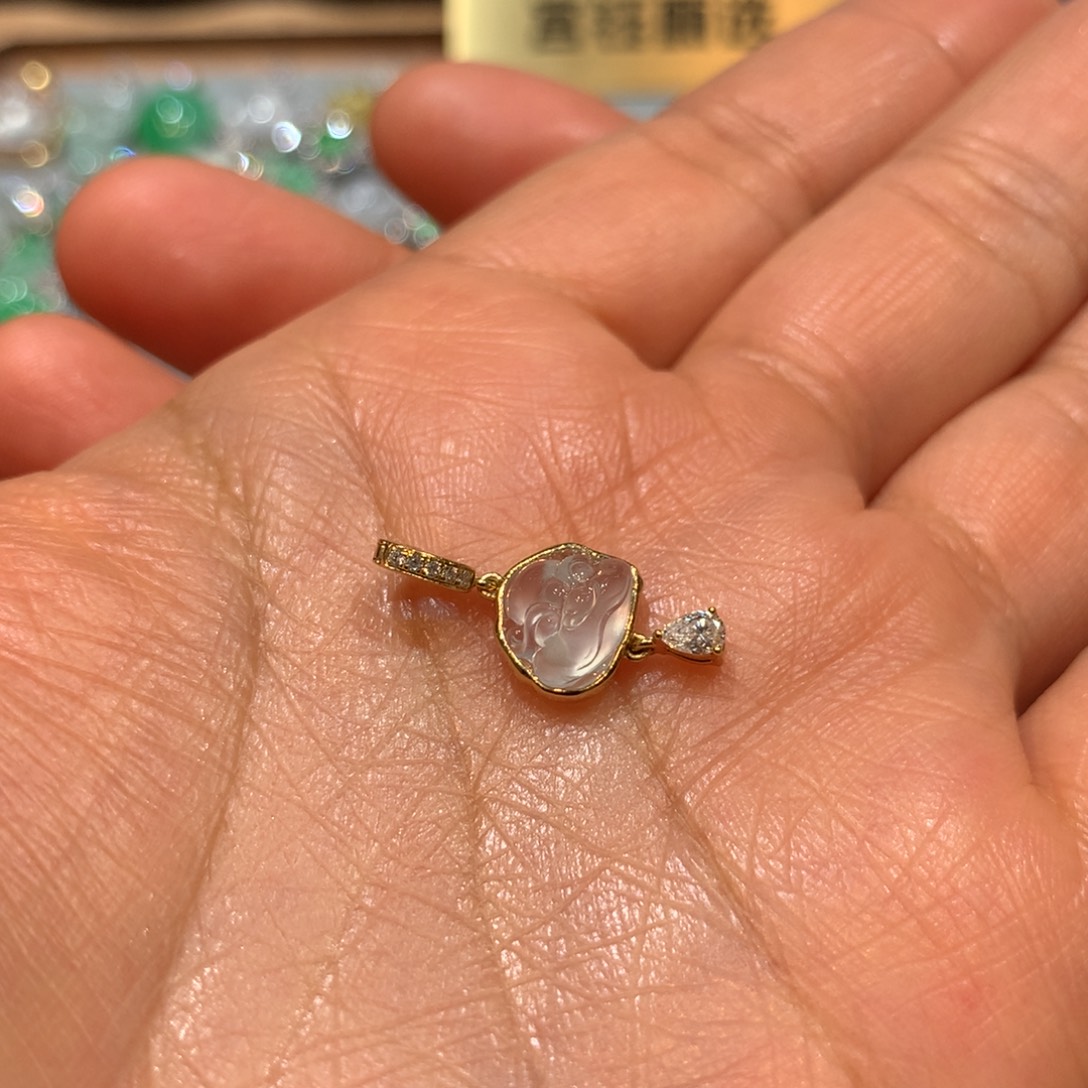 翡翠18K金镶嵌颈饰提溜