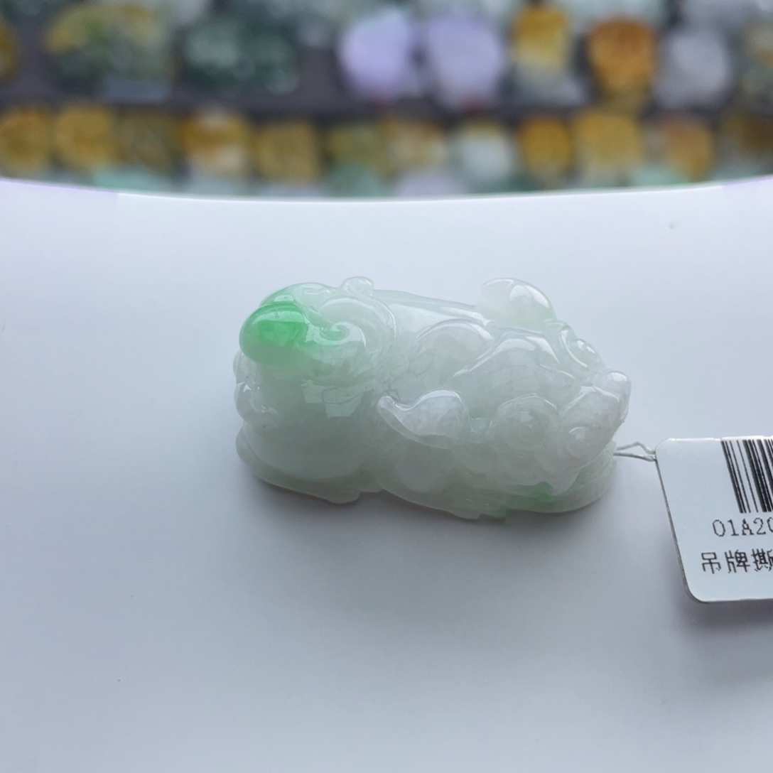 翡翠未镶嵌颈饰貔貅