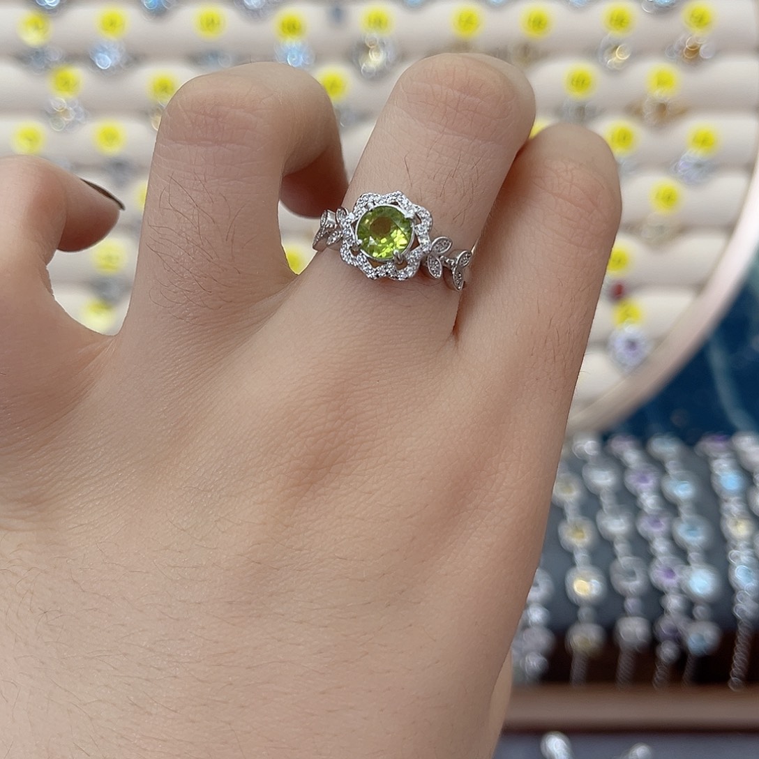 阿***茶银S925镶嵌橄榄石戒指