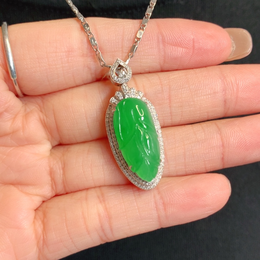 【闪购商品】颈饰18K金镶嵌翡翠玉米