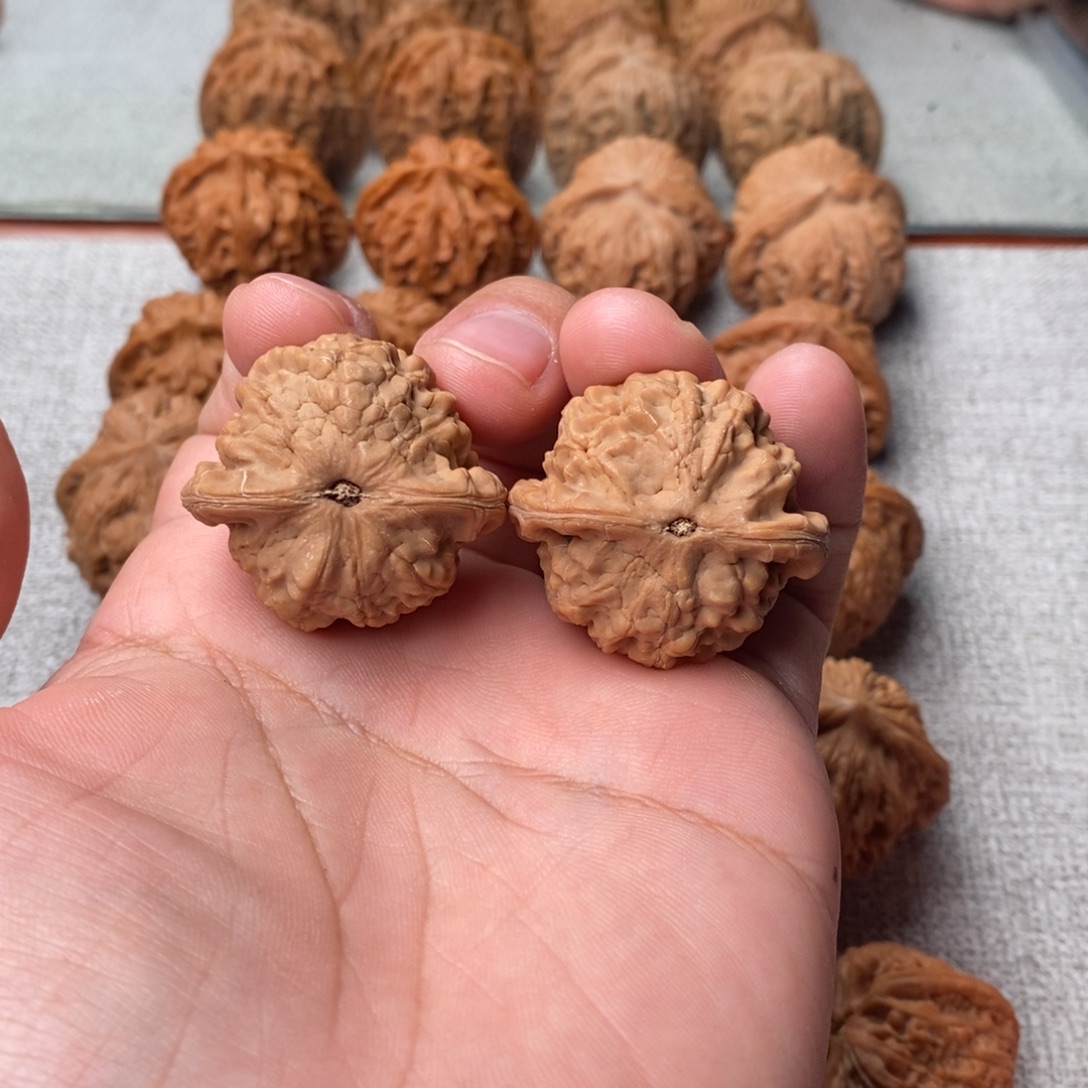 吊坠文玩核桃小金鱼核桃35