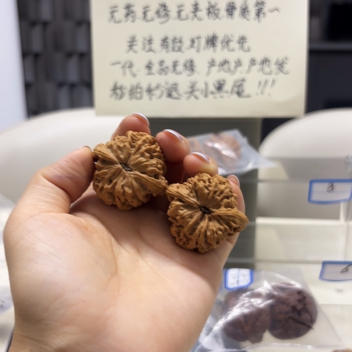 H***馆文玩核桃把件南疆石狮子头一对