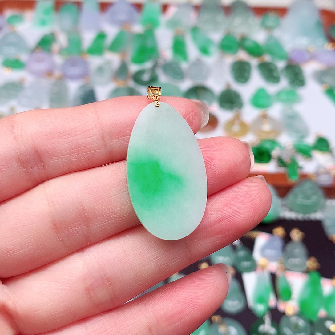 翡翠颈饰18K金镶嵌天然翡翠A货