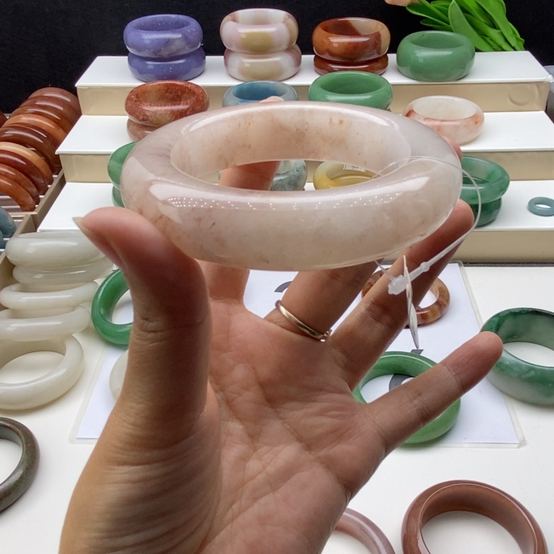 石英岩玉未镶嵌手镯