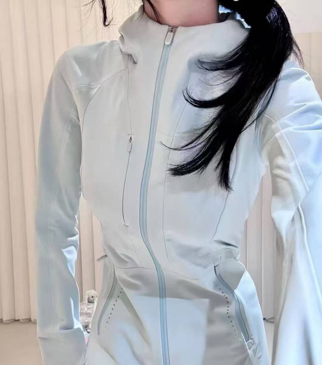 「露家」修身冲锋衣女士户外运动软壳防水防风连帽加绒外套冬