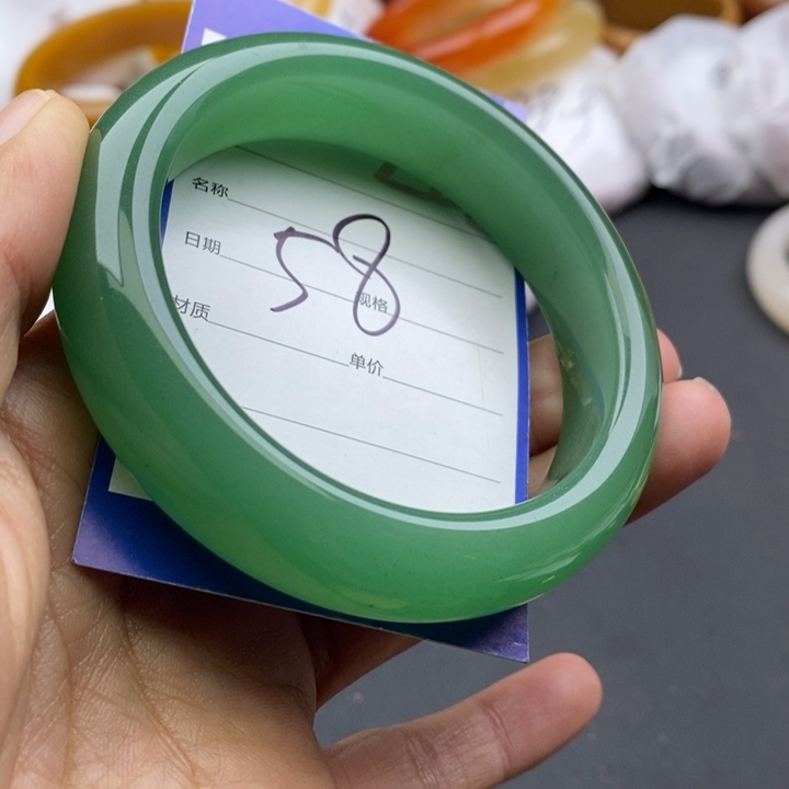 未镶嵌手镯石英质玉