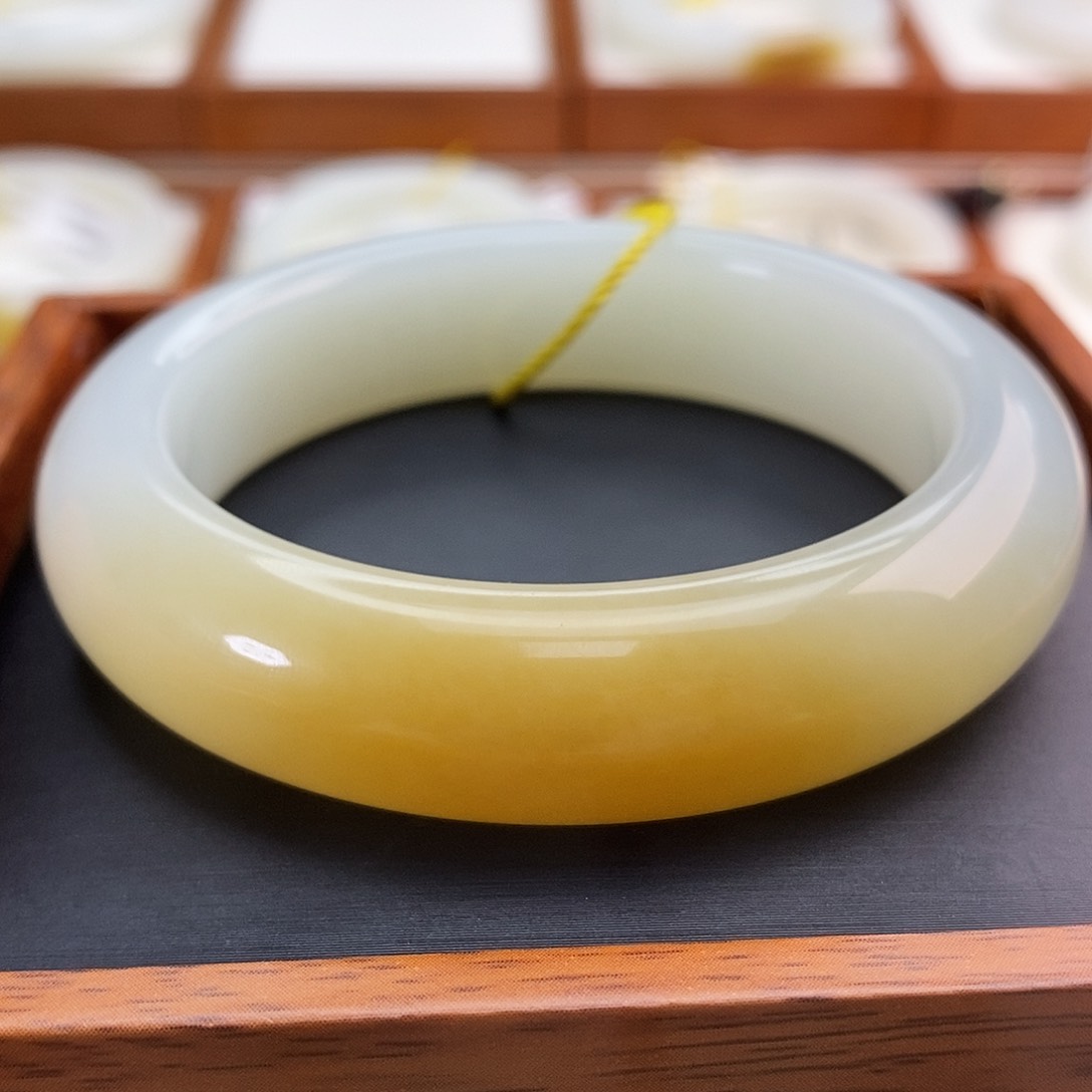 和田玉（糖玉）手镯未镶嵌