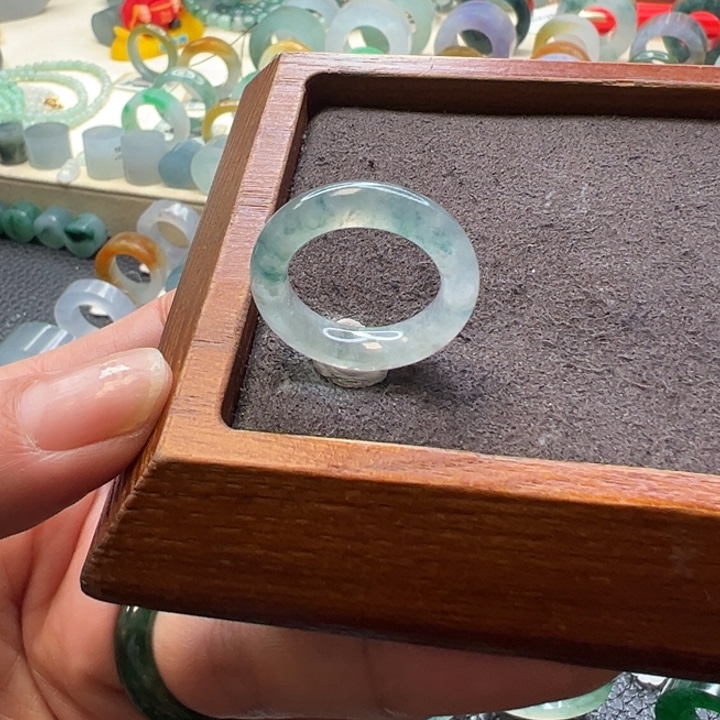 翡翠未镶嵌戒指戒指