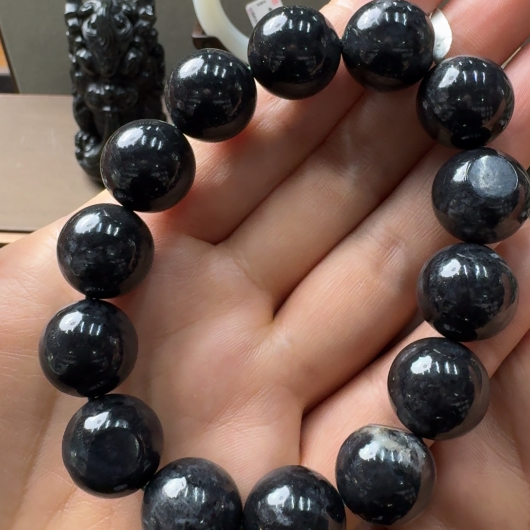 和田玉未镶嵌手串