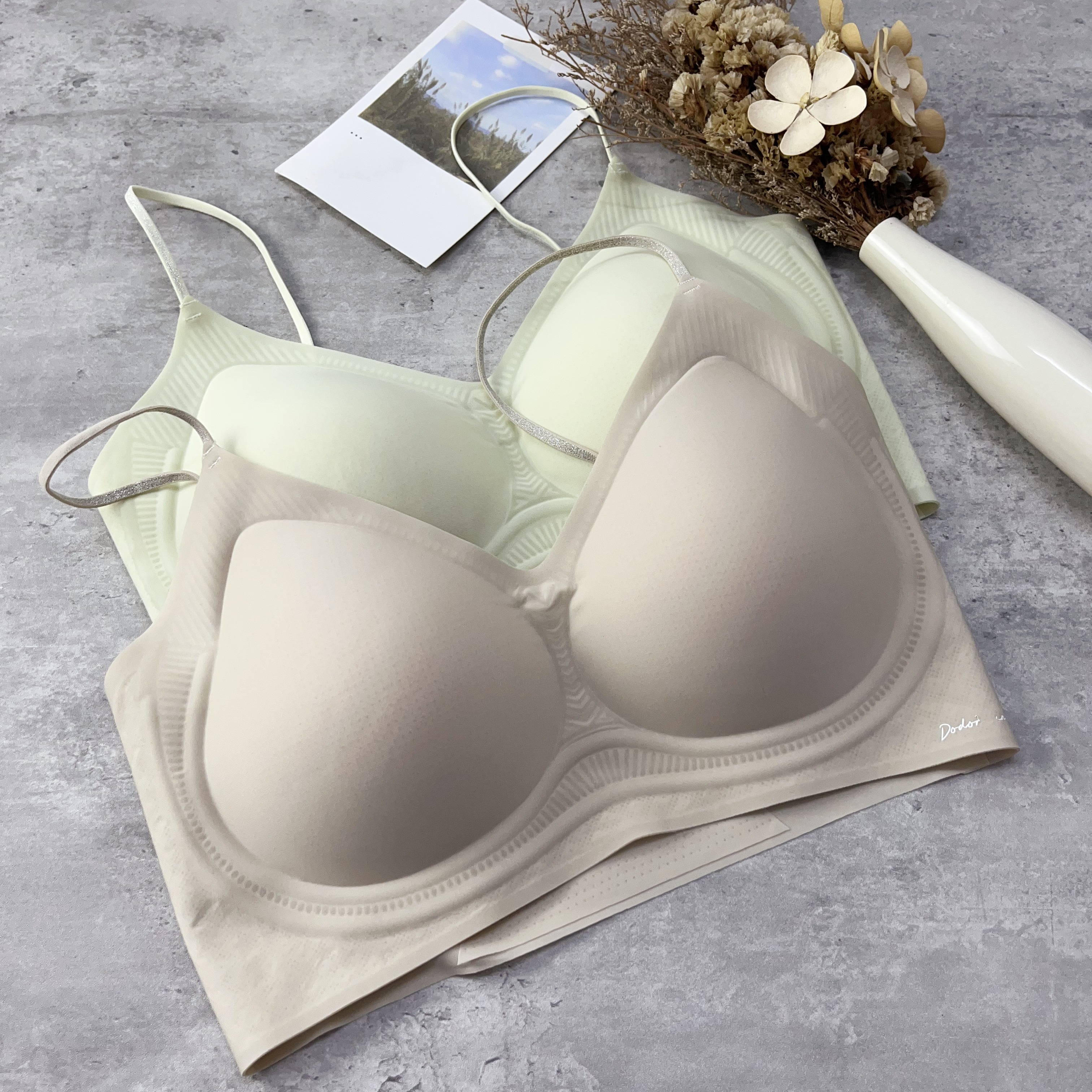 B06【朵】细带背心固定垫乳胶垫无痕美背草本简约时尚舒适