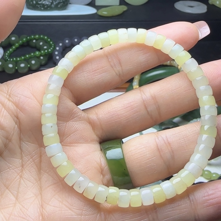 未镶嵌戒指和田玉