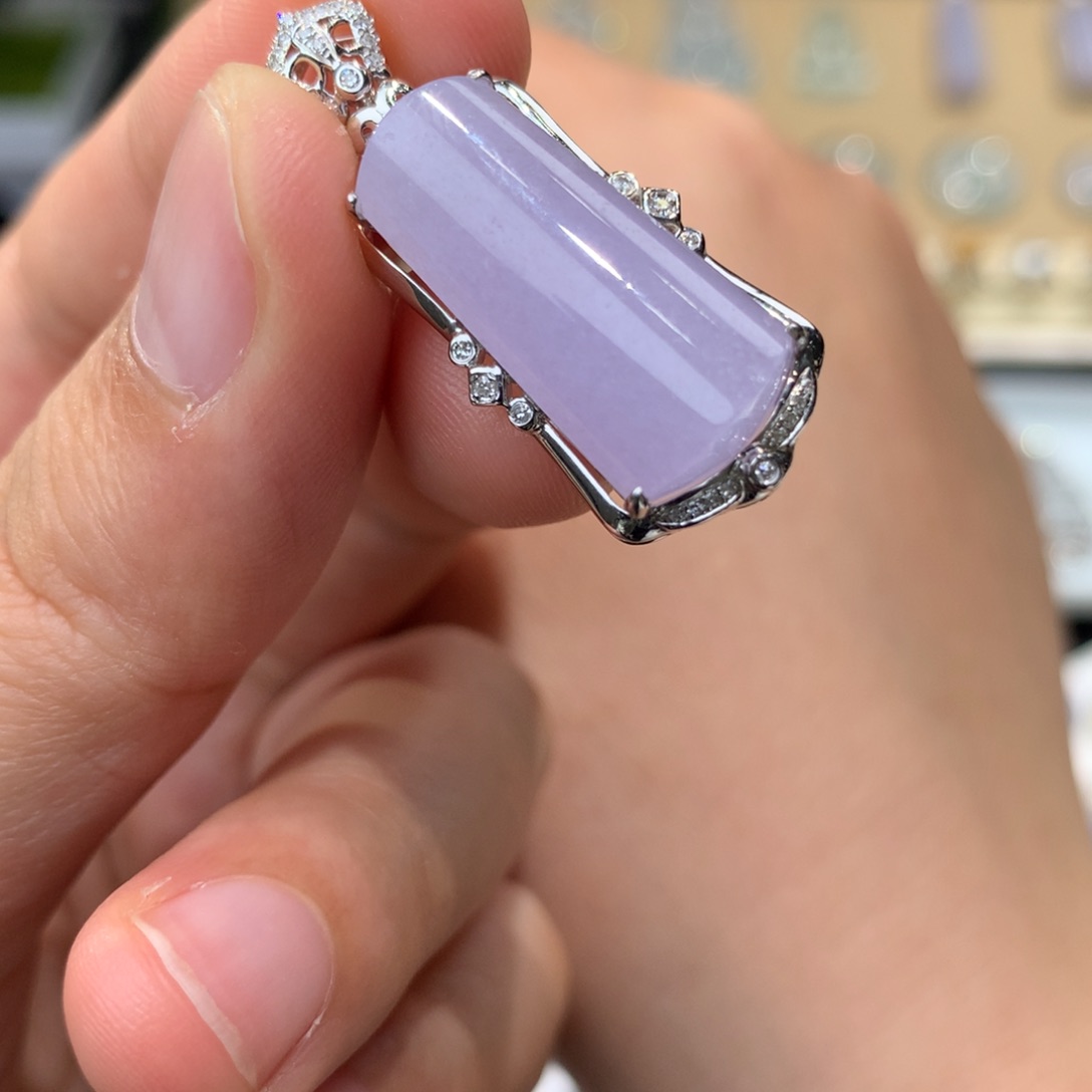 翡翠吊坠(不含链)18K金镶嵌粉紫无事牌