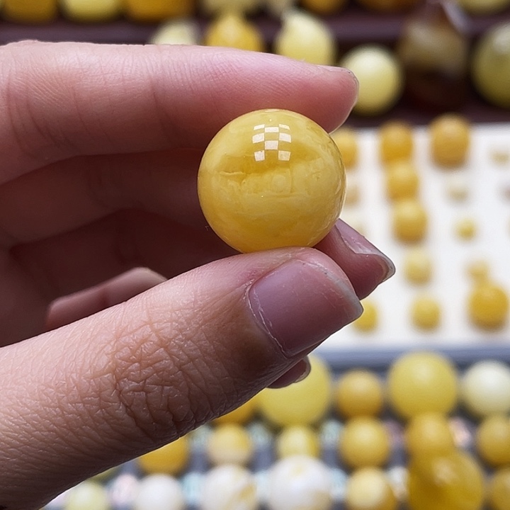 琥珀未镶嵌裸石17.3mm瑕