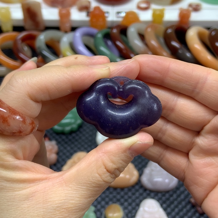 石英质玉未镶嵌颈饰