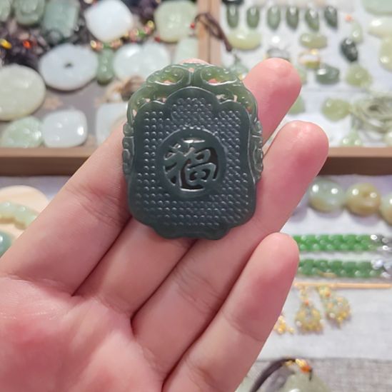 颈饰未镶嵌和田玉