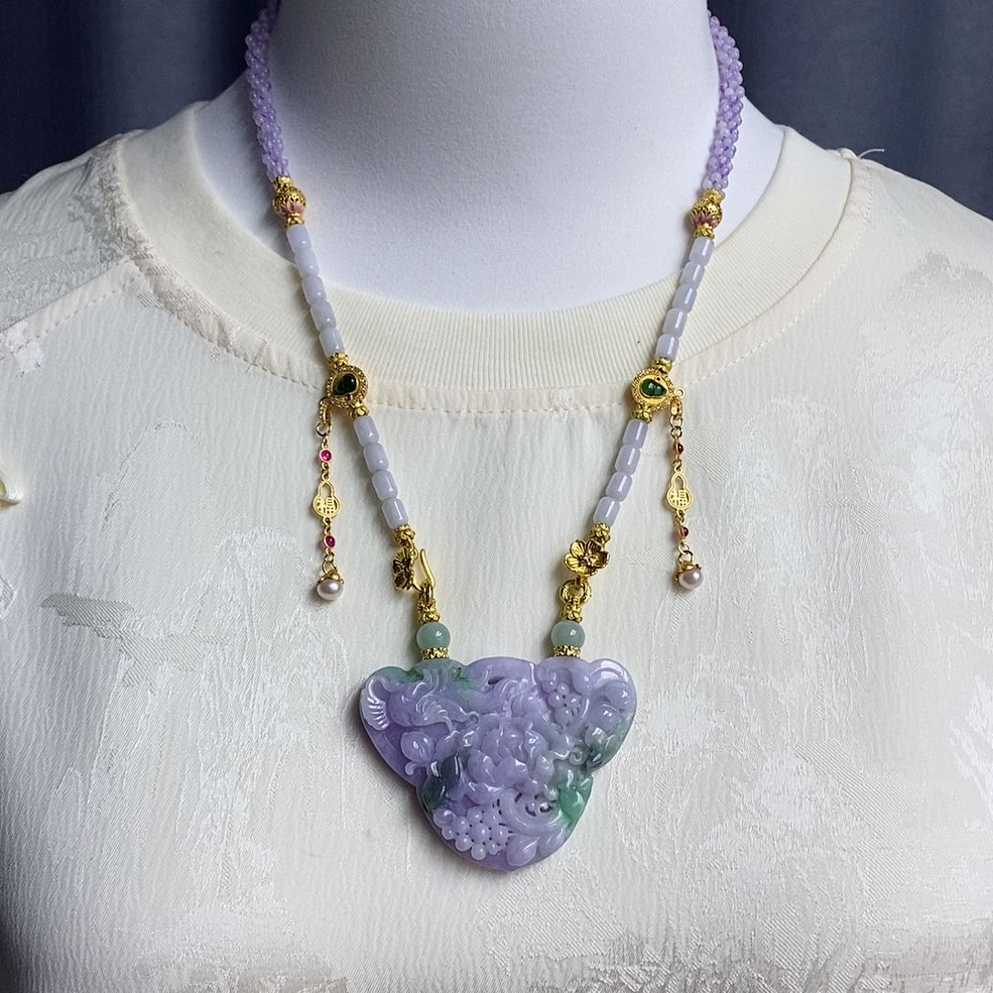 翡翠未镶嵌吊坠(赠链)翡翠春彩雕刻花鸟吊坠锁牌