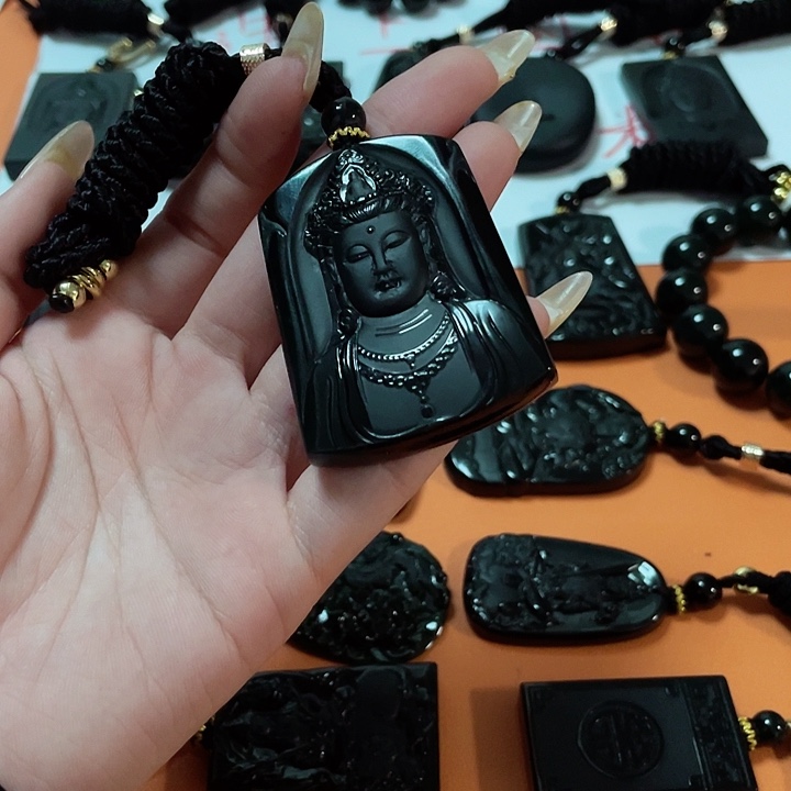 翡翠颈饰未镶嵌L****?翡翠吊坠